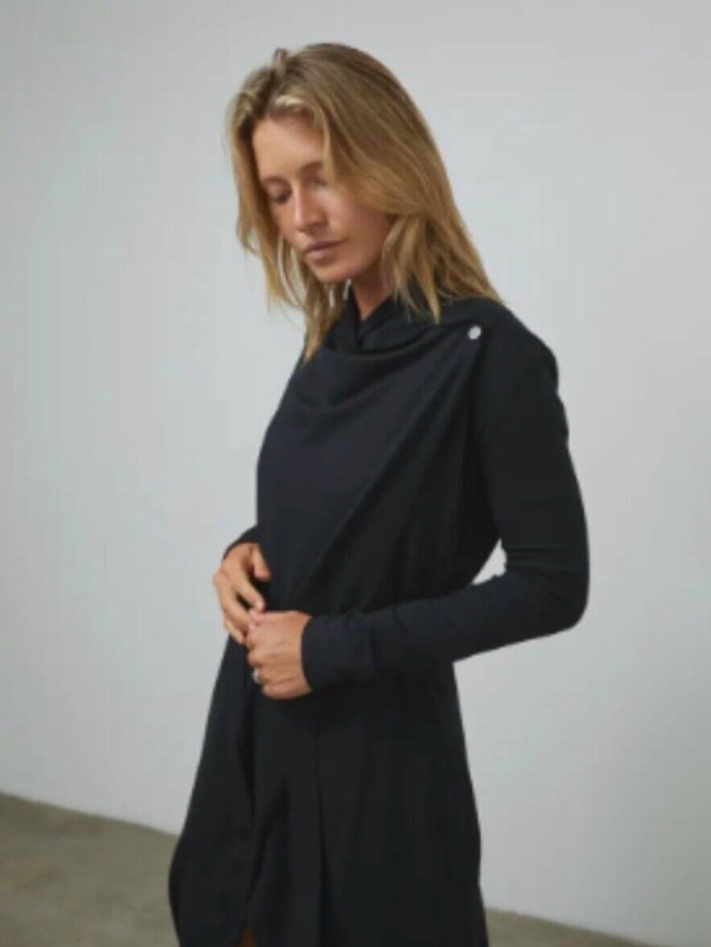 Lunya The Robe Pima Cotton in Black - Picture 3 of 5